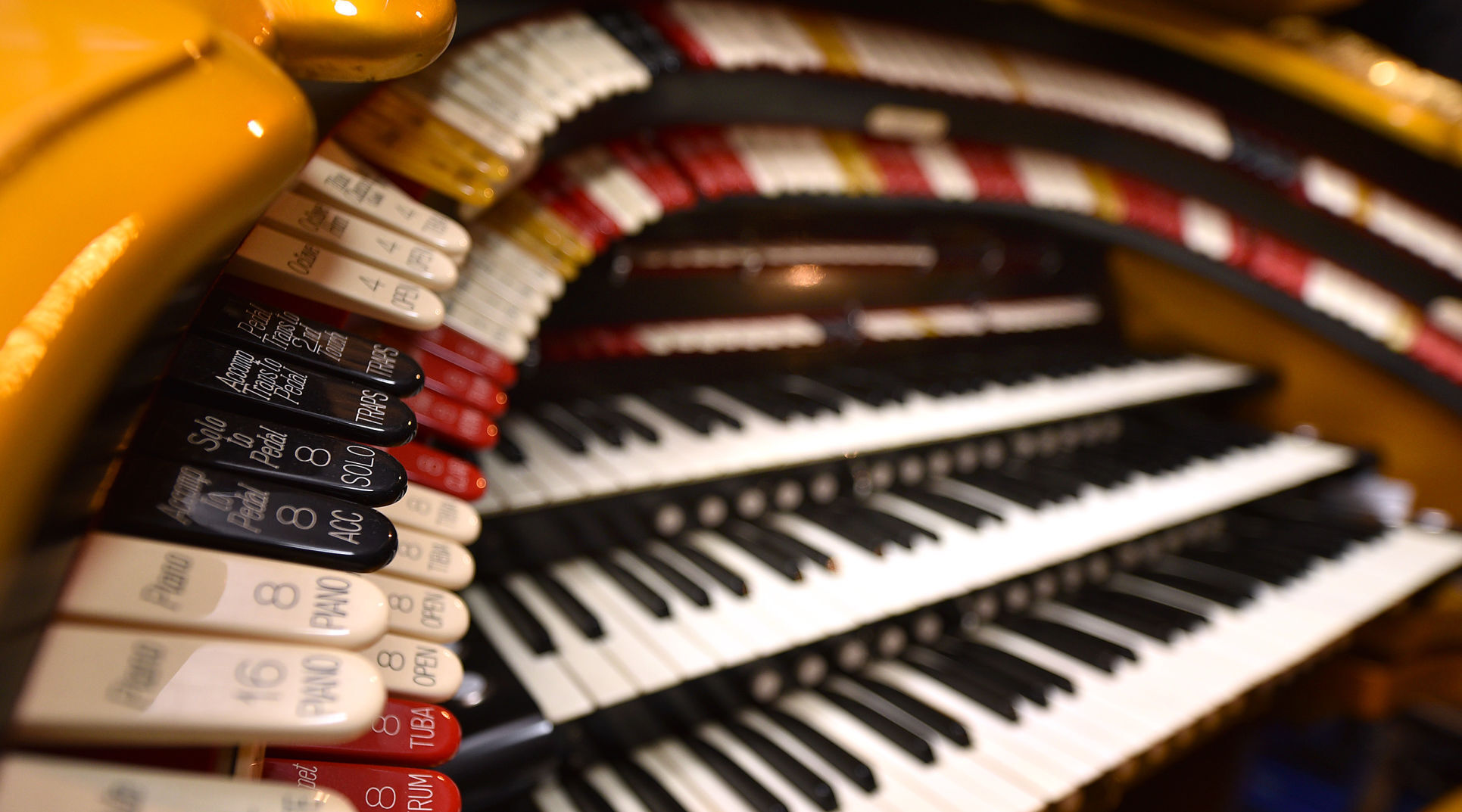 Mighty Wurlitzer Organ